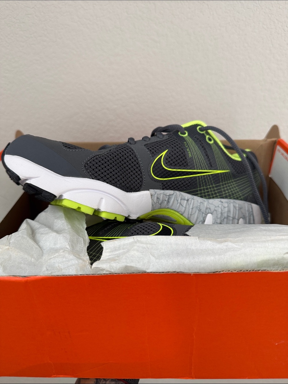 Nike Structure 15 Men’s Running Shoes- Size 9.5- NEW